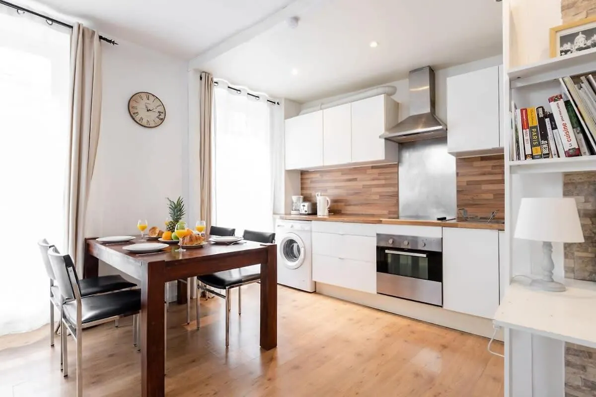 Avenue De Mars 2br Daire *
