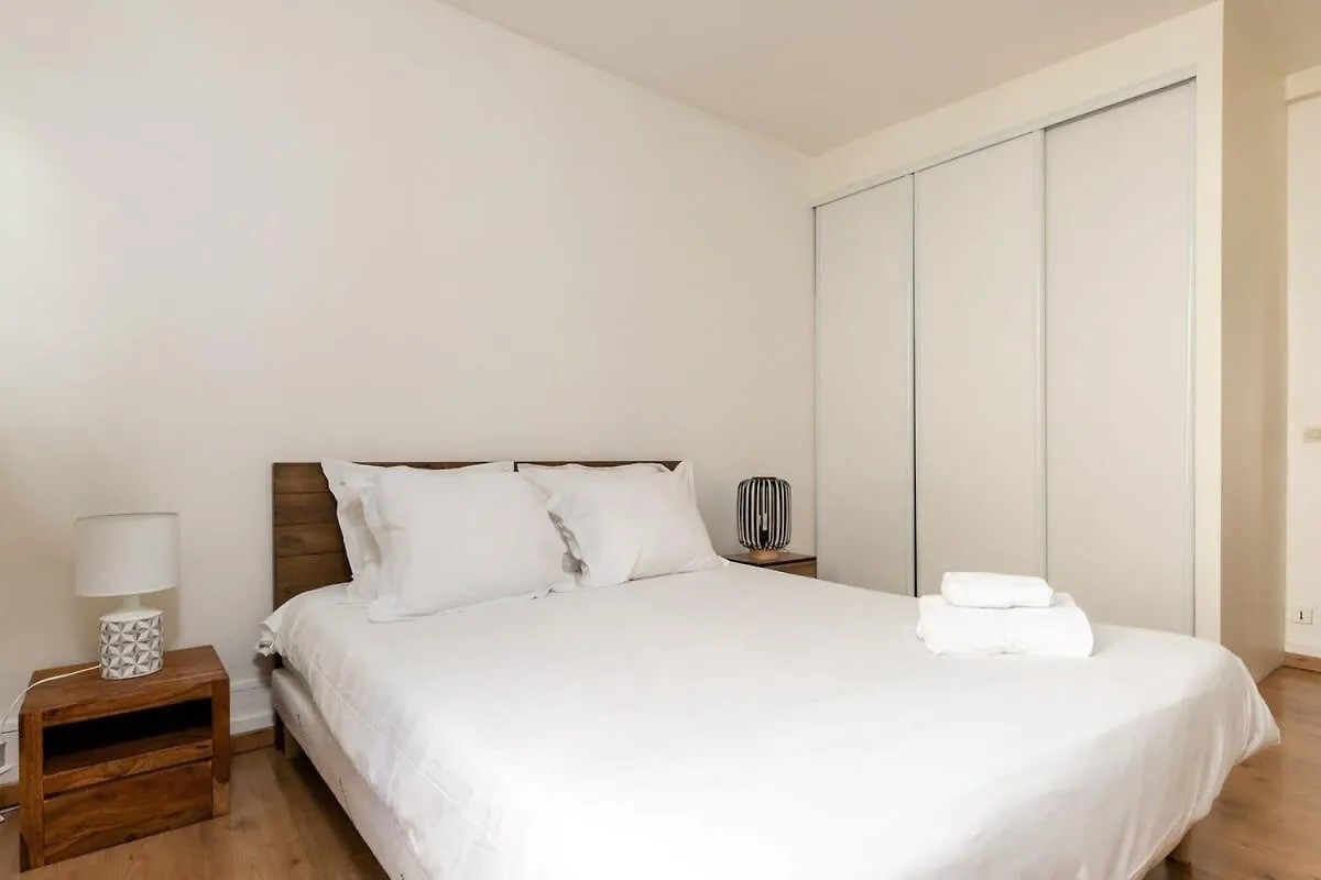 Avenue De Mars 2br Apartman